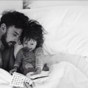 dad-and-daugher-reading