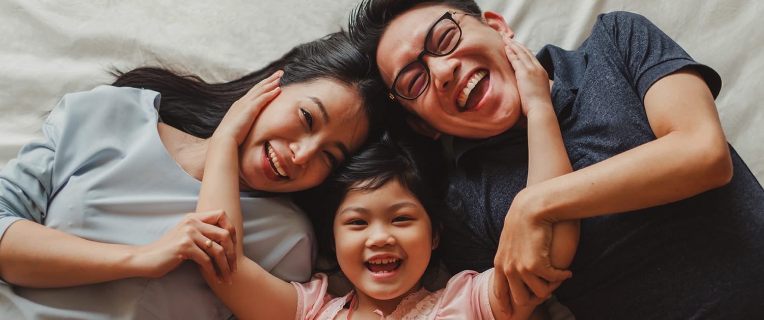 AsianMomDadChild_WebsiteBackground(3)