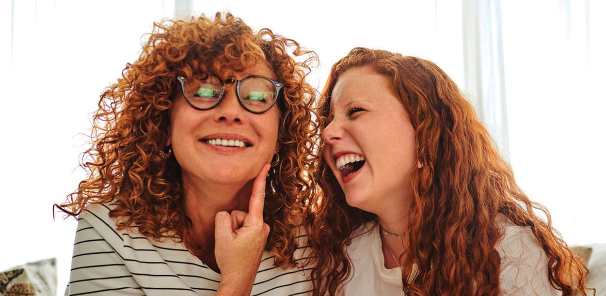 momdaughterlaughingwebsitebackgrounduse